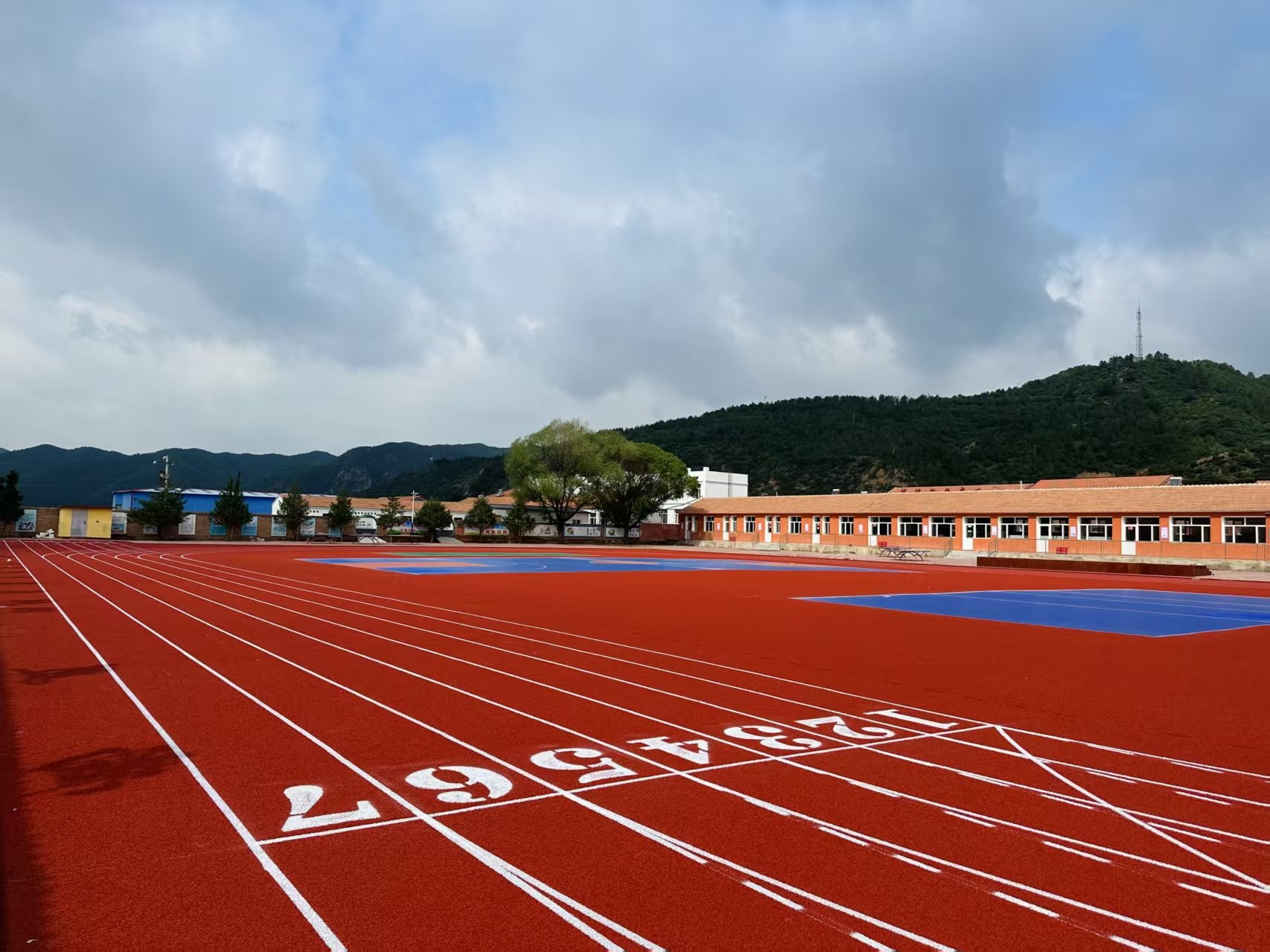 丽江市自结纹塑胶跑道EPDM地面 - 厂家